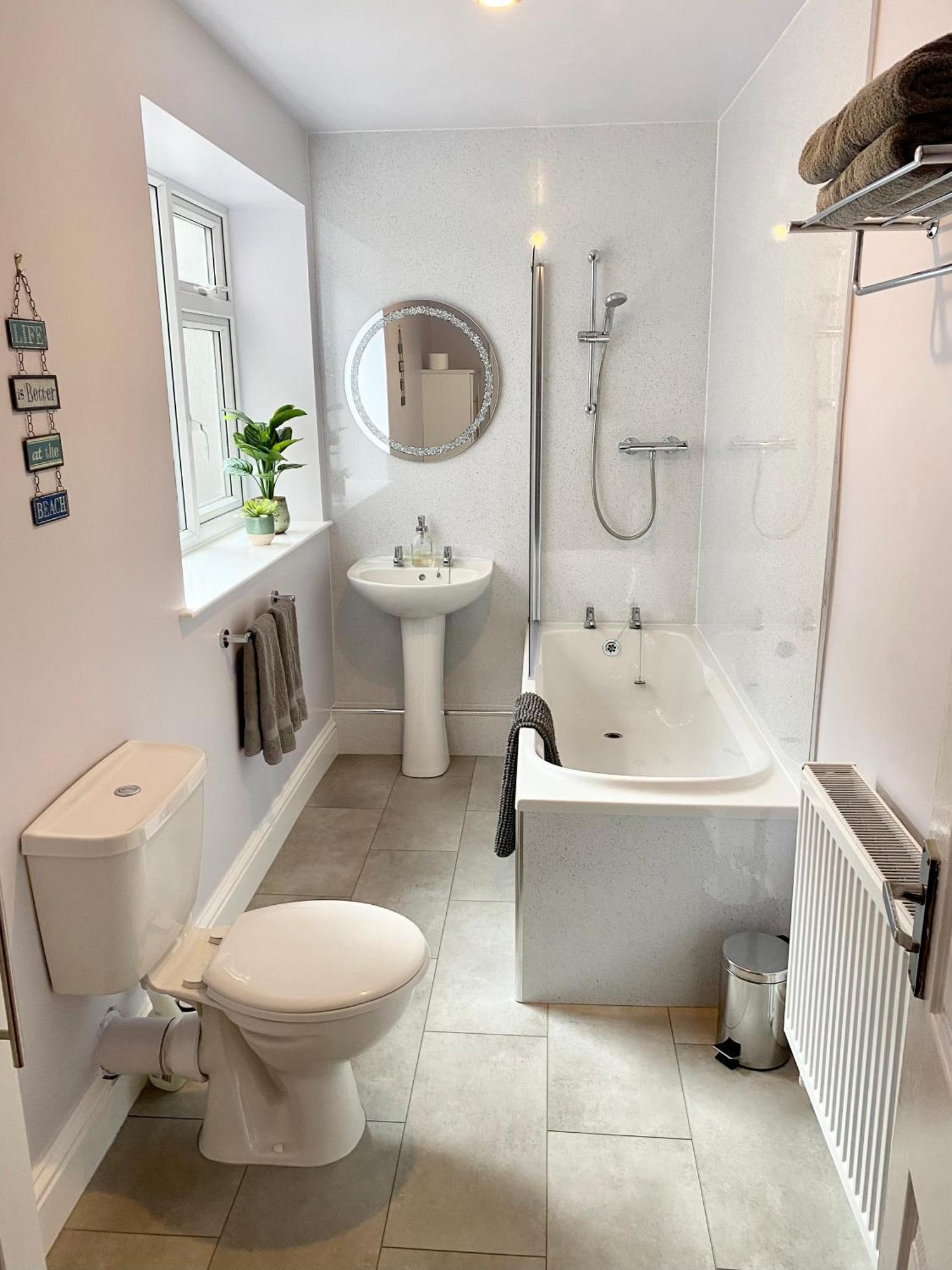 Tideway Apartment With Private Parking Space Whitby Ngoại thất bức ảnh