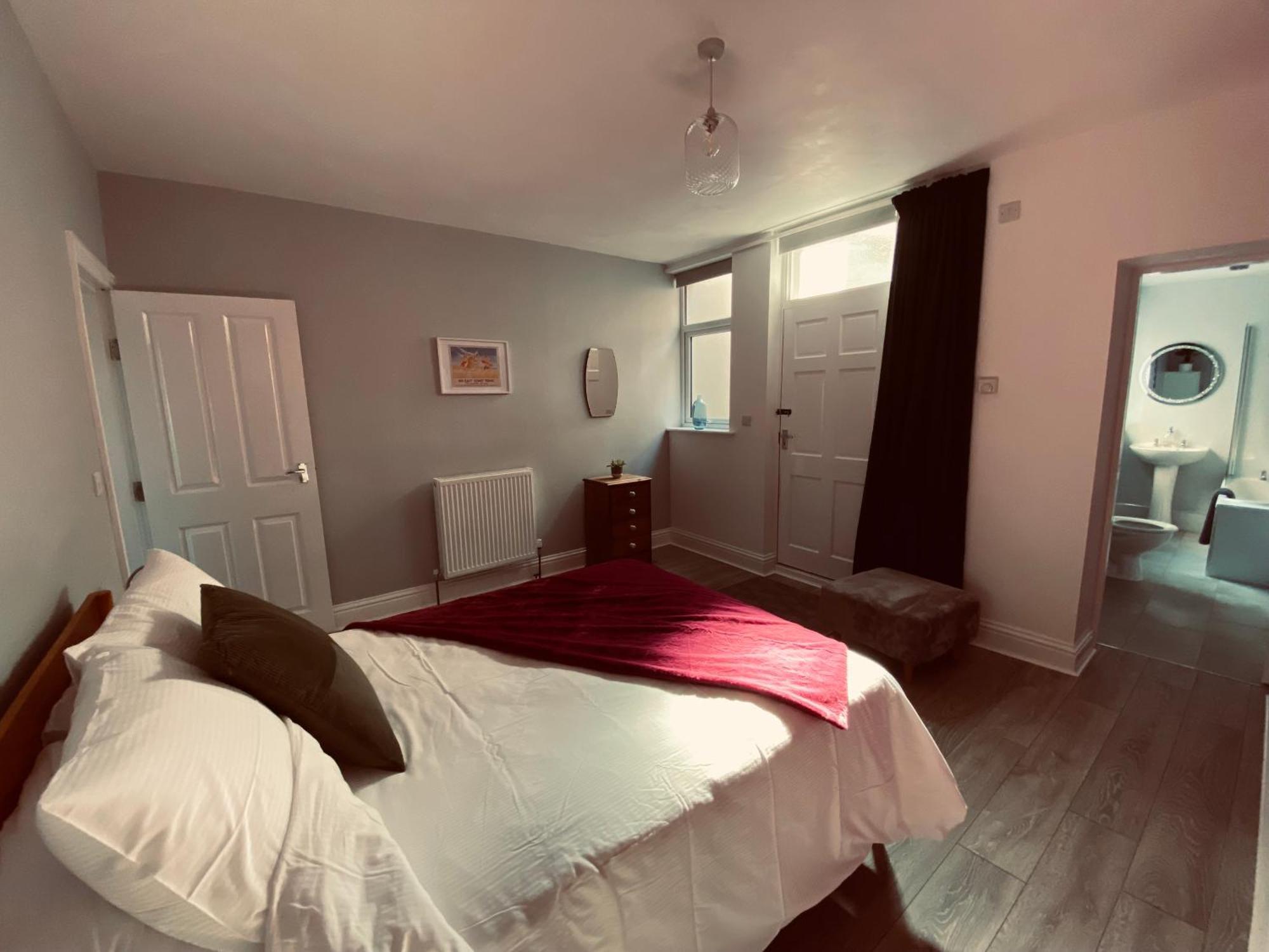 Tideway Apartment With Private Parking Space Whitby Ngoại thất bức ảnh