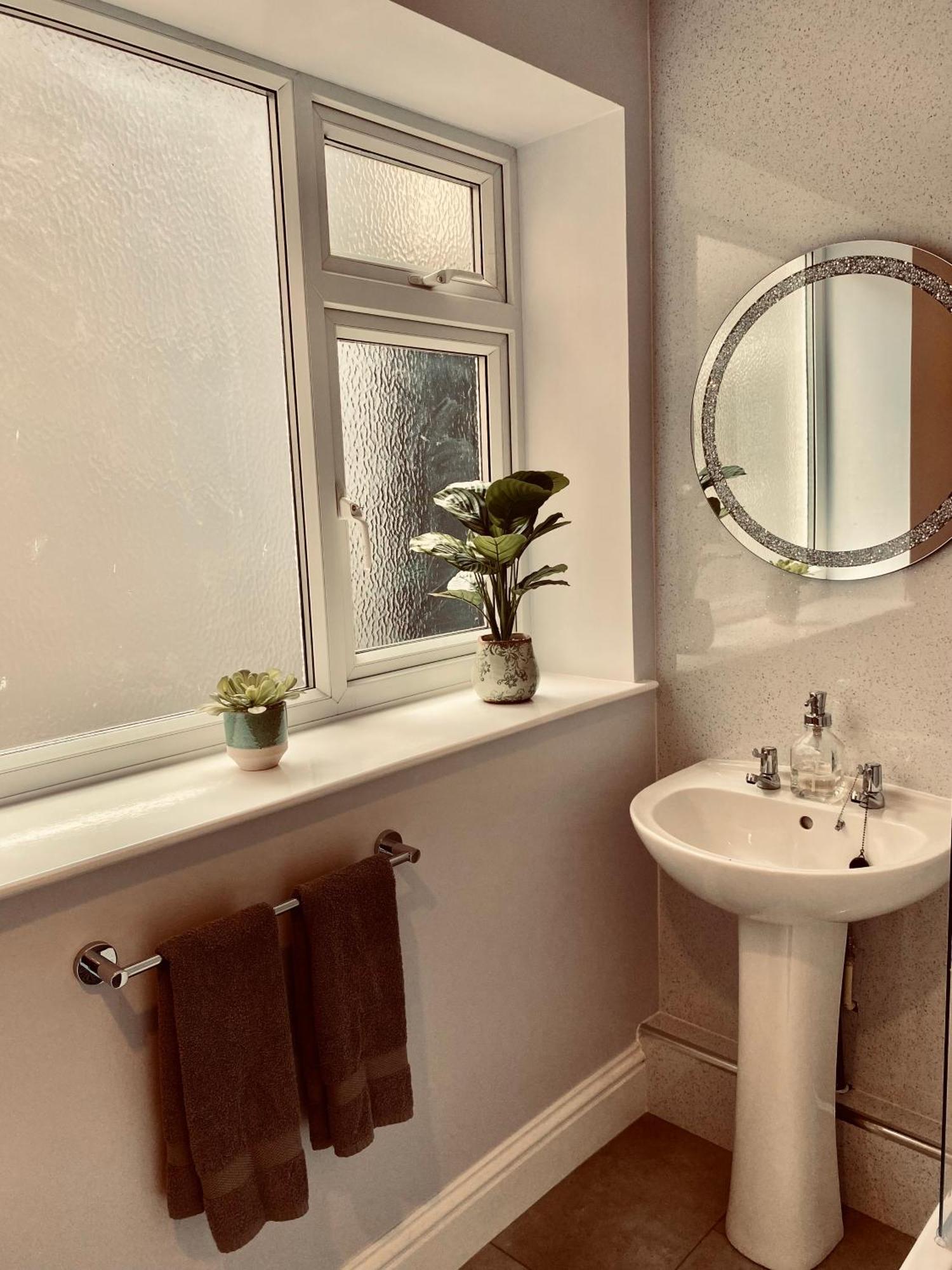 Tideway Apartment With Private Parking Space Whitby Ngoại thất bức ảnh