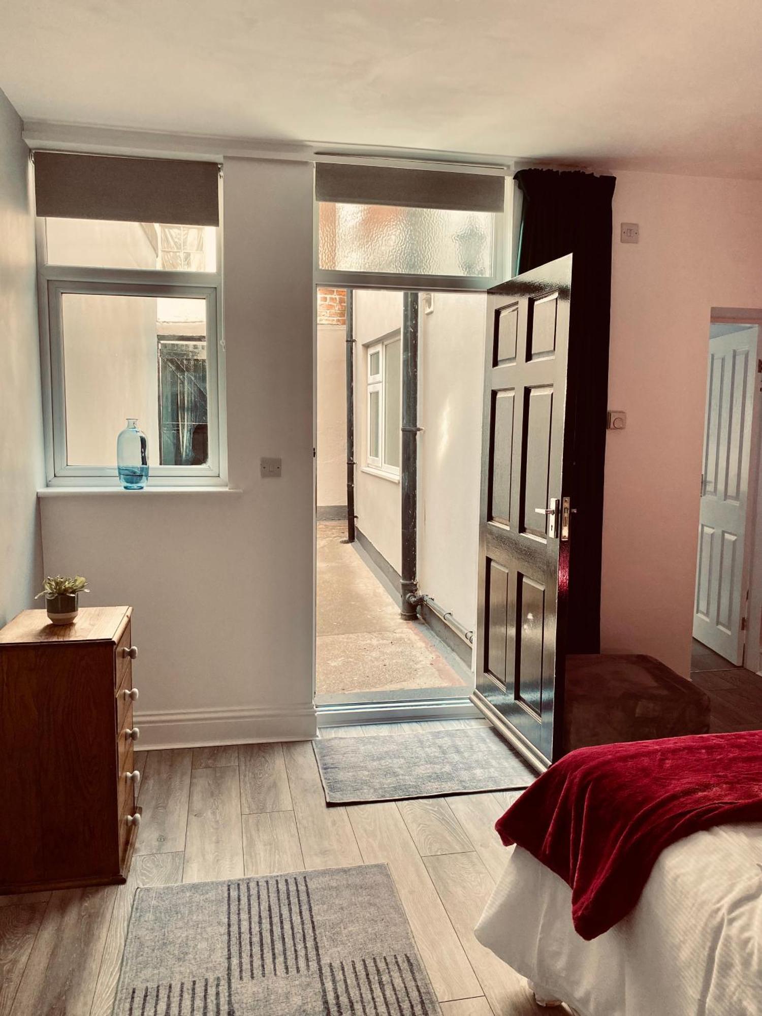 Tideway Apartment With Private Parking Space Whitby Ngoại thất bức ảnh