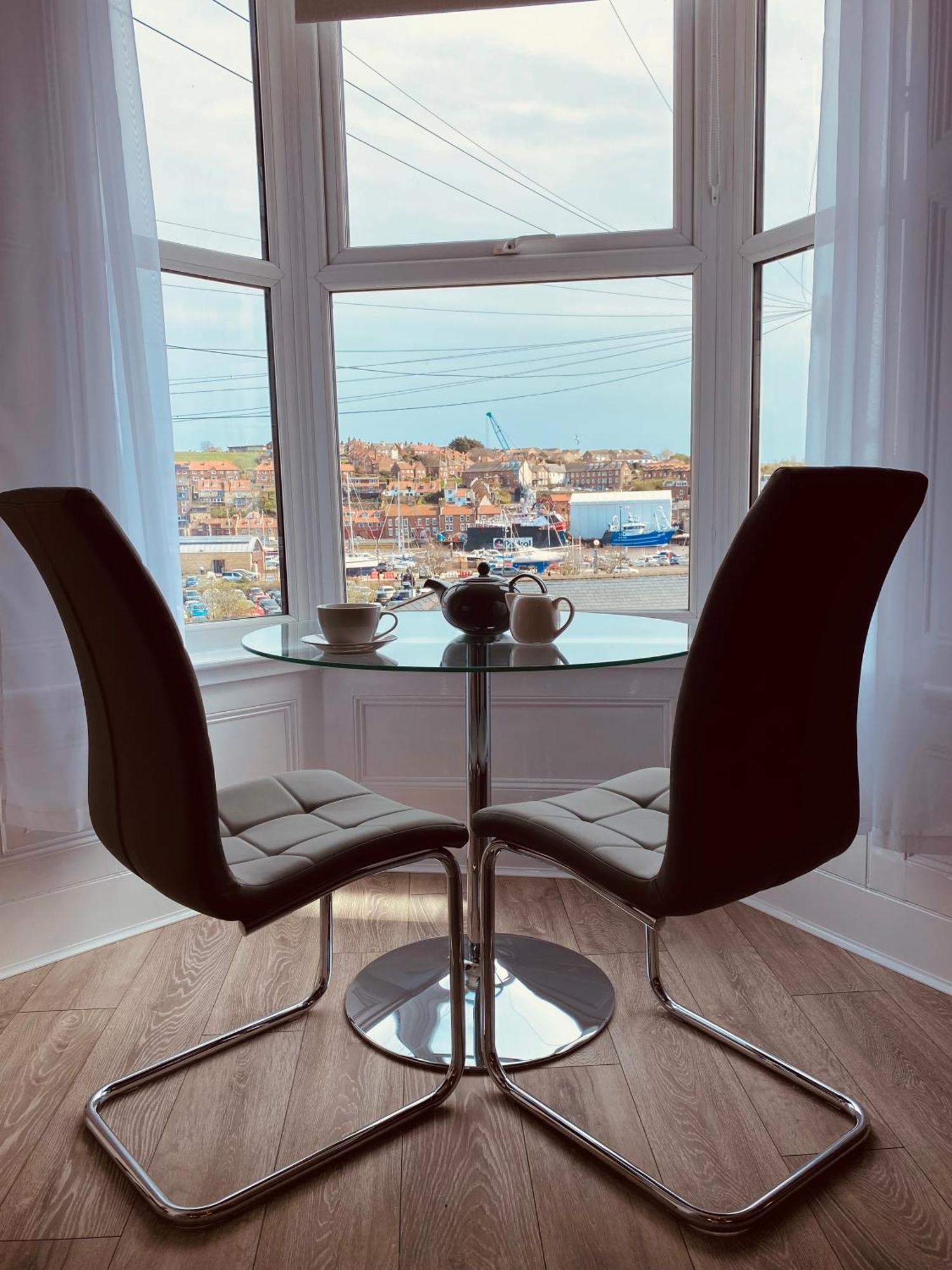 Tideway Apartment With Private Parking Space Whitby Ngoại thất bức ảnh