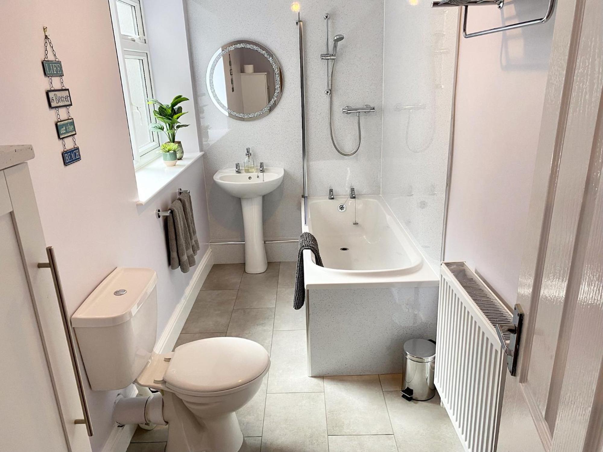 Tideway Apartment With Private Parking Space Whitby Ngoại thất bức ảnh